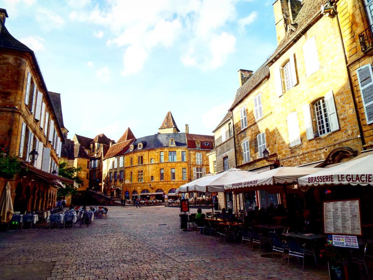 Centrally Located Sarlat Apartment With Medieval Town Views المظهر الخارجي الصورة