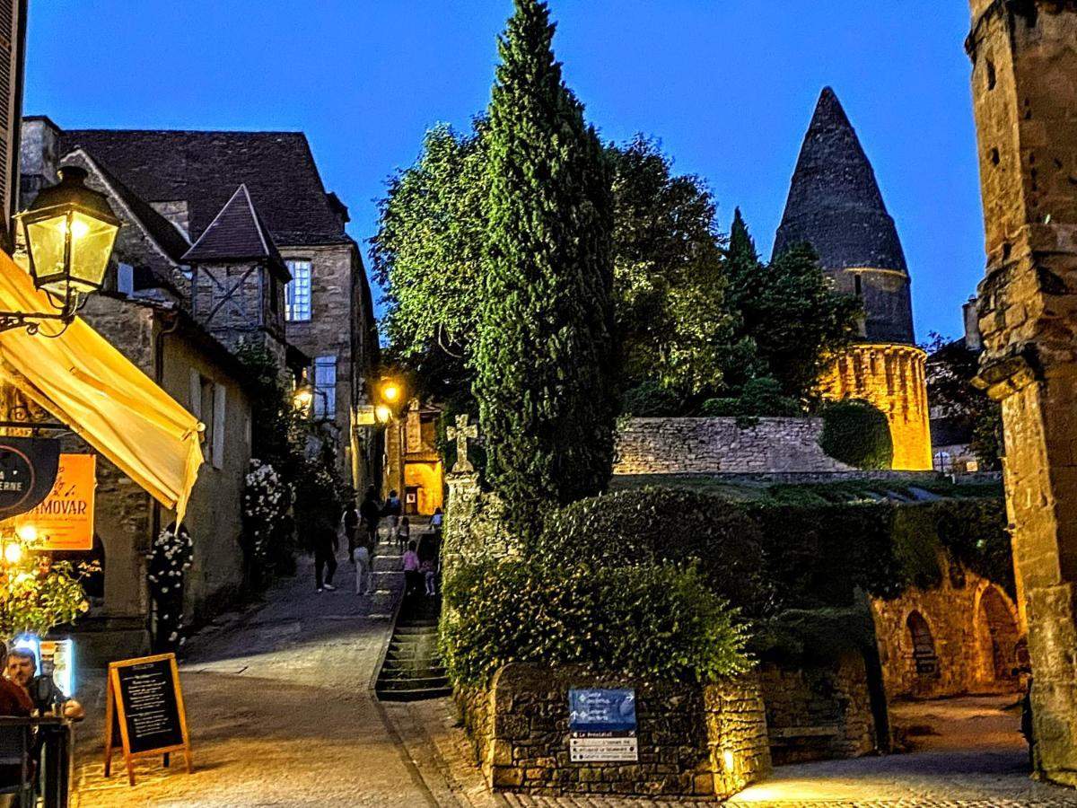 Centrally Located Sarlat Apartment With Medieval Town Views المظهر الخارجي الصورة