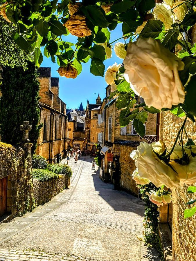 Centrally Located Sarlat Apartment With Medieval Town Views المظهر الخارجي الصورة