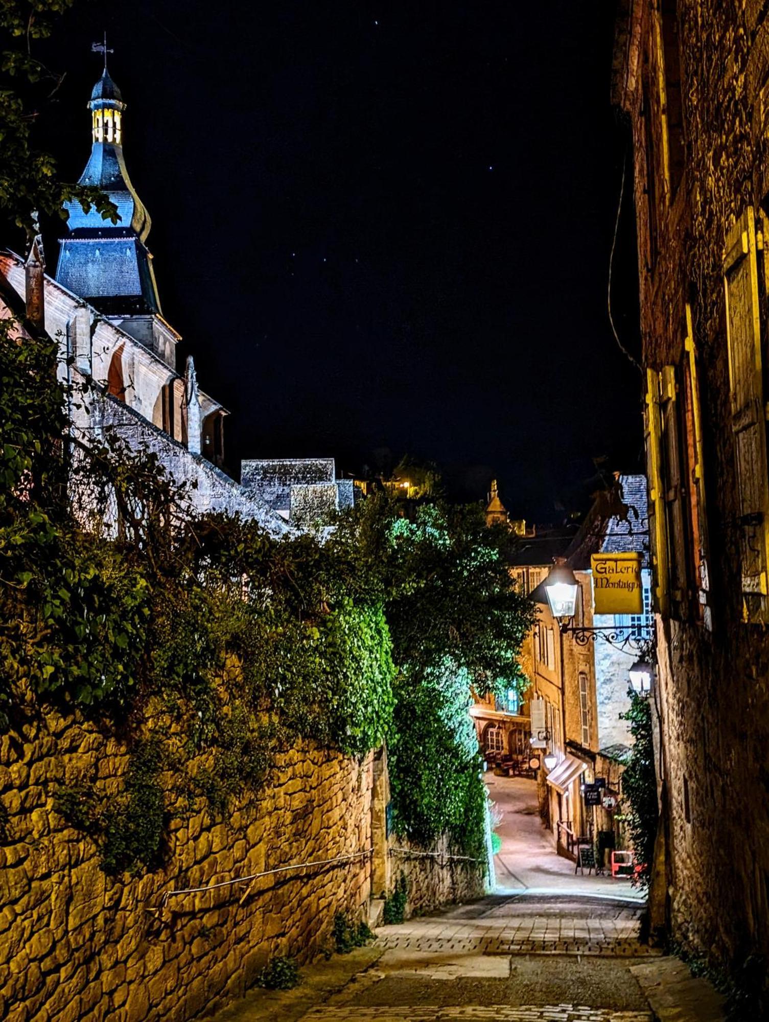 Centrally Located Sarlat Apartment With Medieval Town Views المظهر الخارجي الصورة