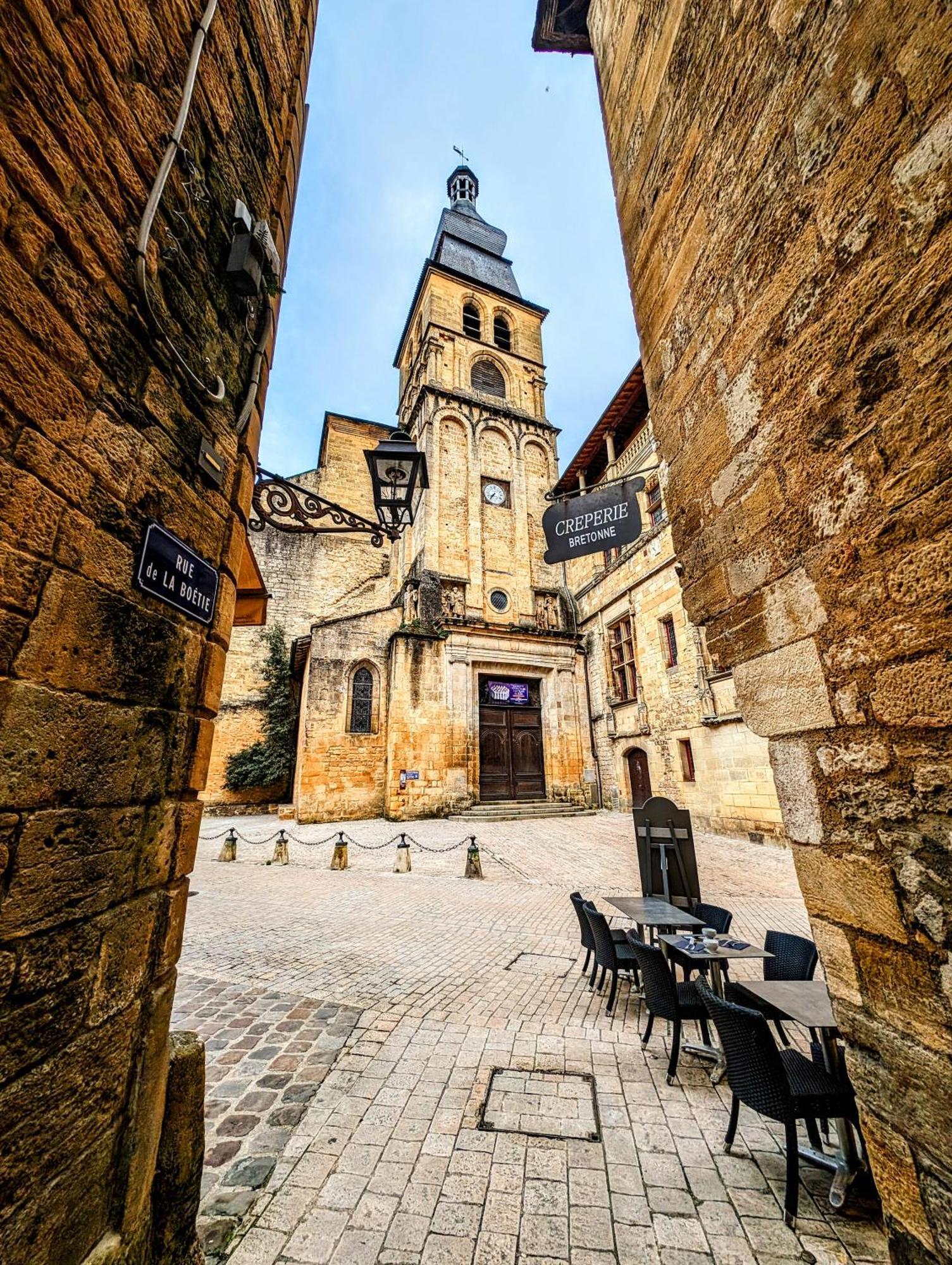 Centrally Located Sarlat Apartment With Medieval Town Views المظهر الخارجي الصورة