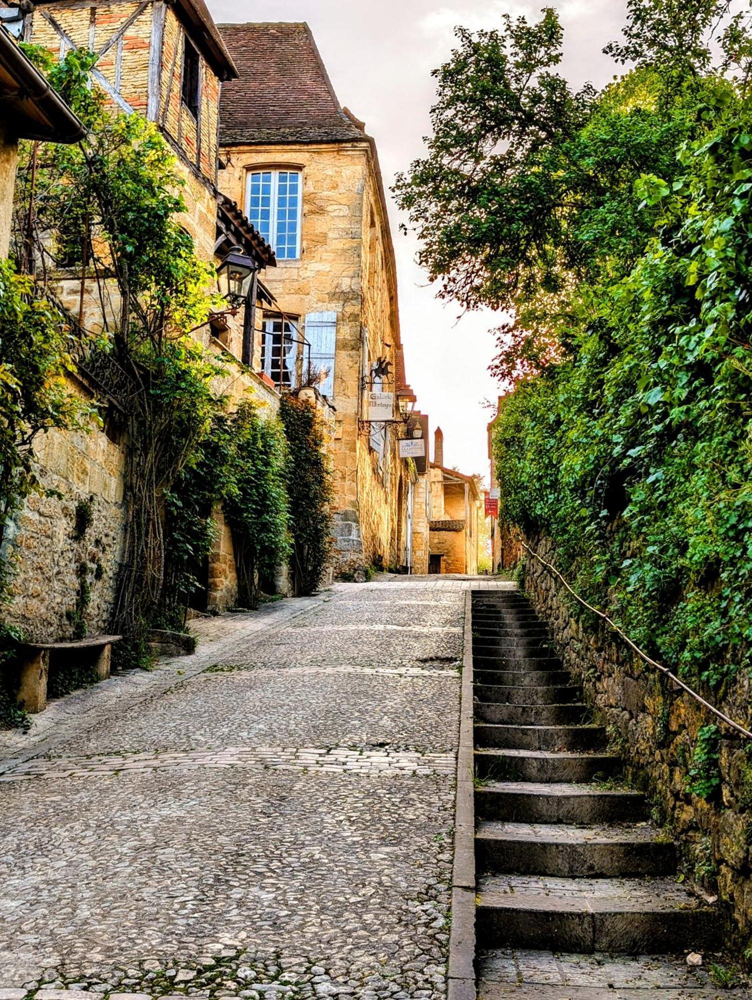 Centrally Located Sarlat Apartment With Medieval Town Views المظهر الخارجي الصورة